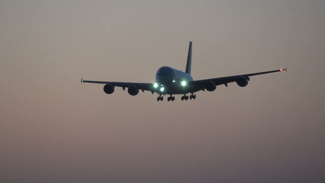 EMIRATES A380 SUPER LANDING RWY34 MELBOURNE YMML AT SUNRISE🌜🌞🛬🛬🛬🛬🔊🔊