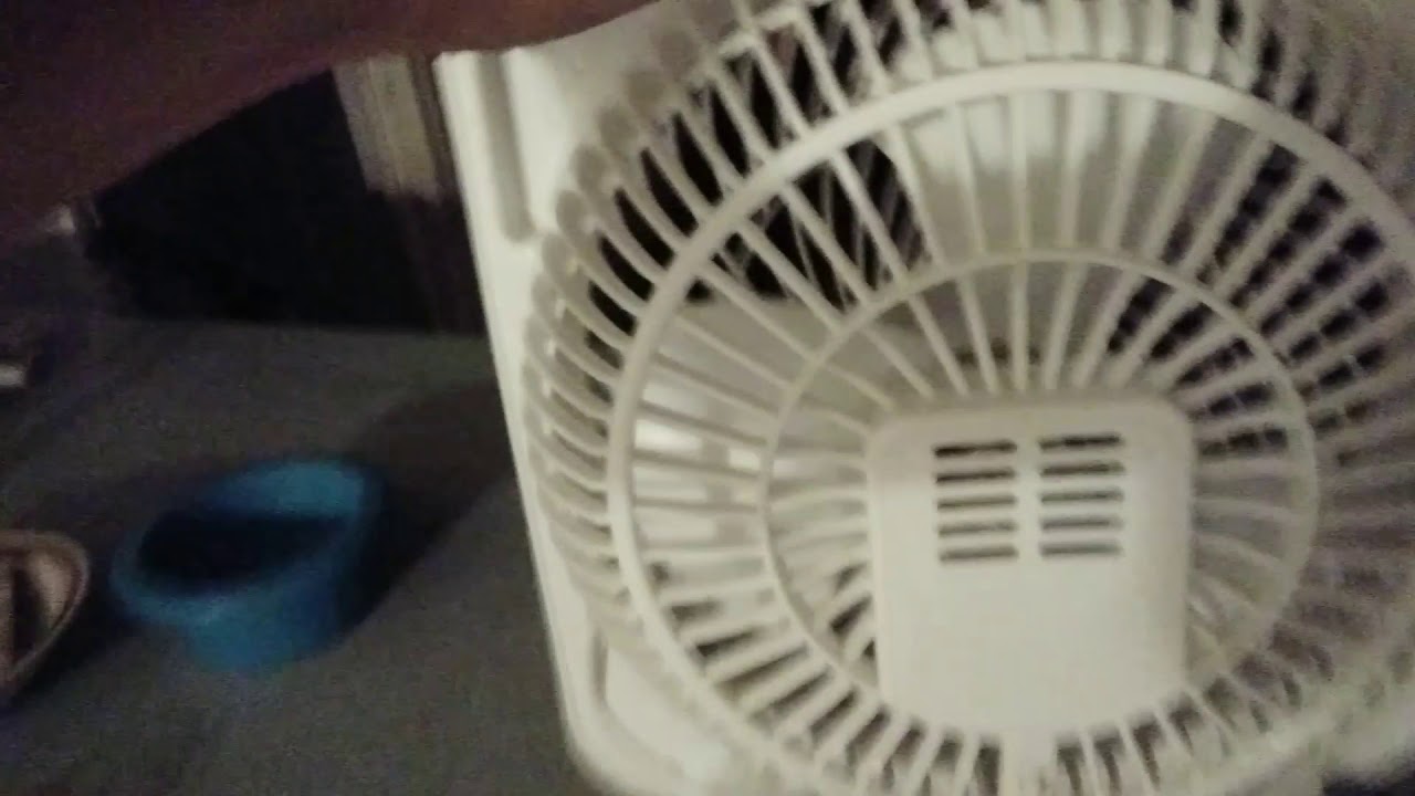 White Mainstays 9 inch fan