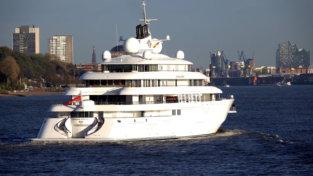 Giga-Yacht 