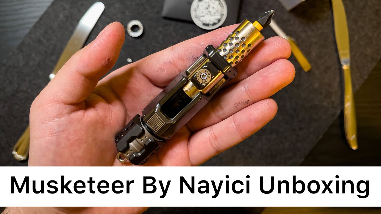 Unboxing the rare musket gun fidget. This is the Musketeer by Nayici.
