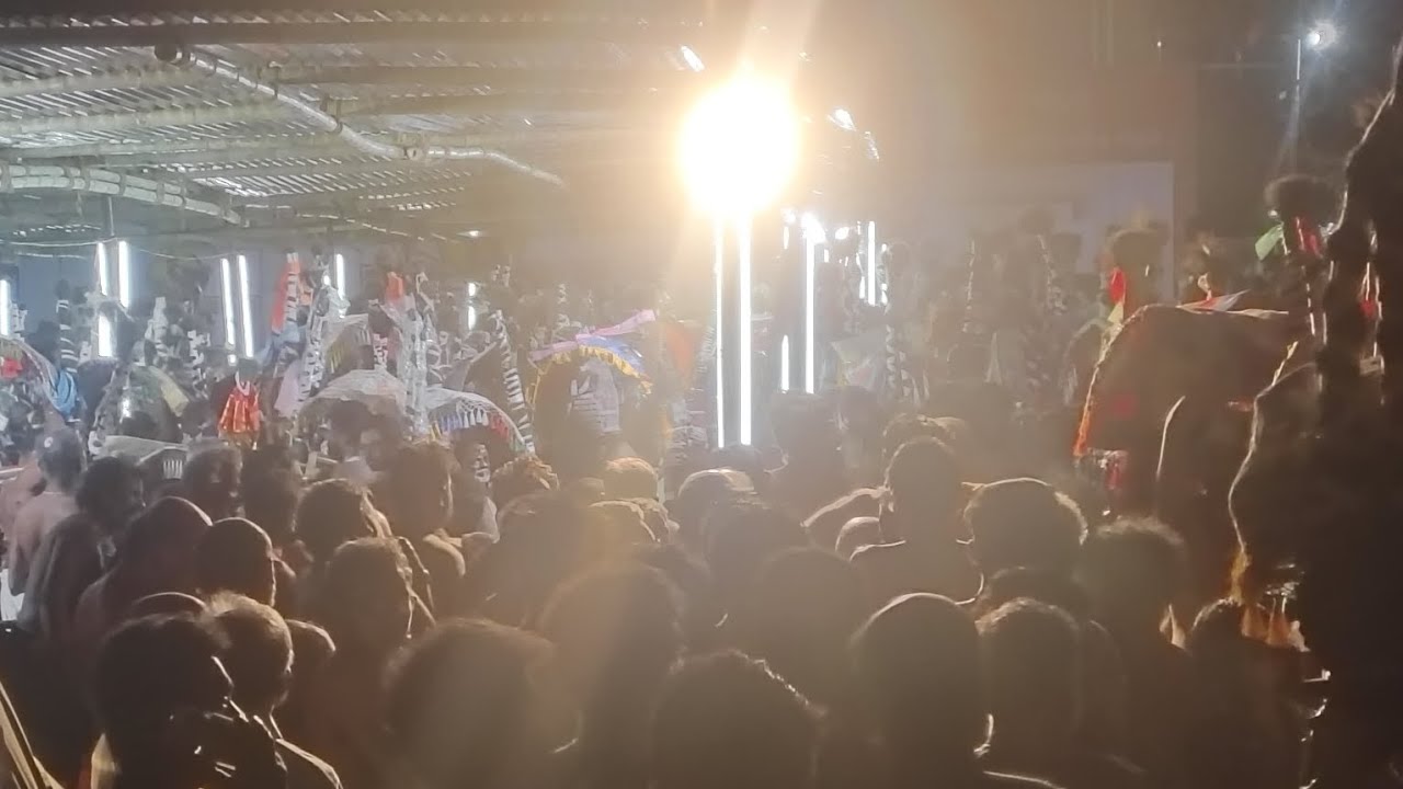 இடும்பன் மலையடிவாரத்தில் சாமியாடி அய்யாவின் அருளாட்டம். #பழனி#காவடிகள் #பாதயாத்திரை 