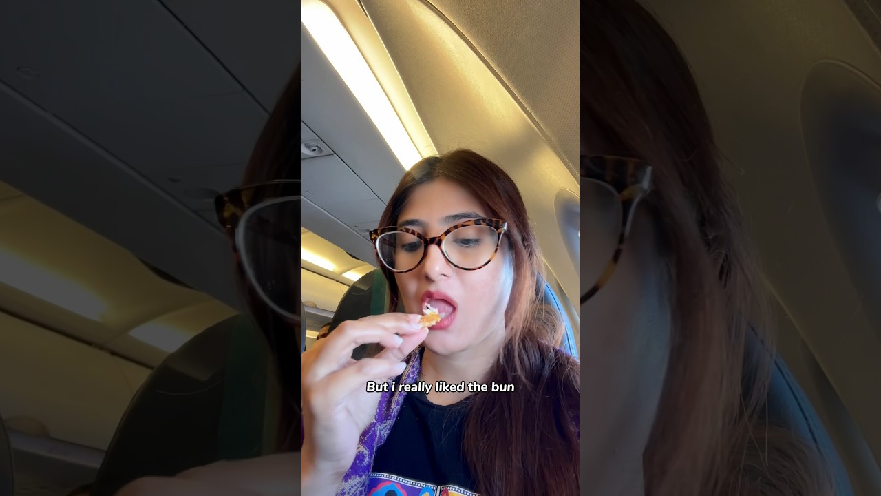 Reviewing PIA food! #foodintheair #aeroplaneview #karachifood #ytshorts