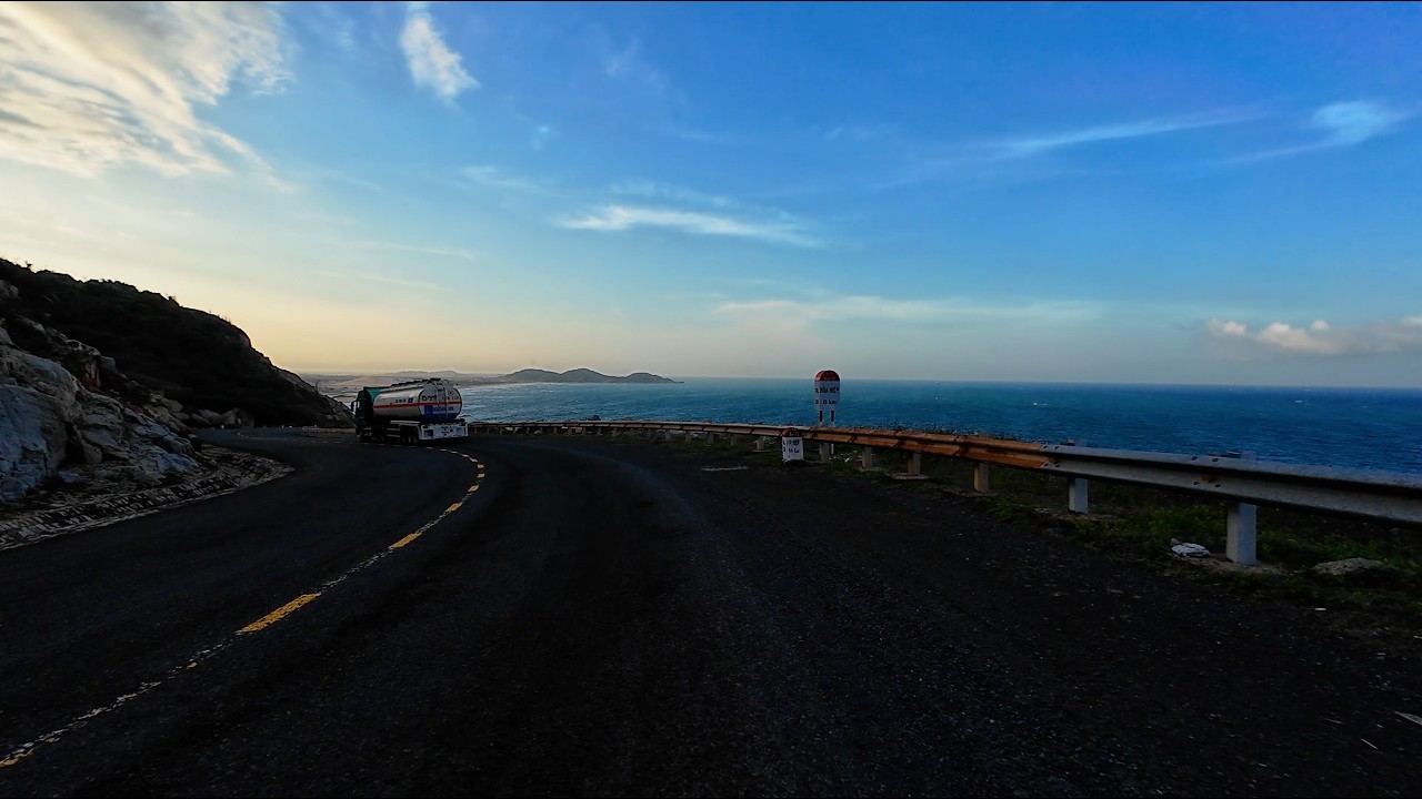 Cung đường biển đẹp nhất Đông Hòa - Phú Yên.