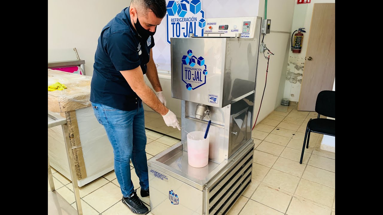 Fabricando nieve de fresa con la poderosa nevera automatizada de 10 para 20 [SOMOS FABRICANTES]