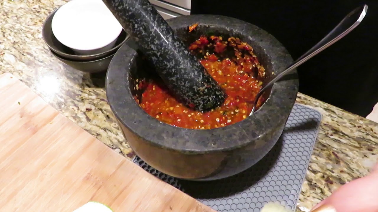 Gigi's Lao Kitchen: Lao food: How to Make Jeow Som / Spicy Sour Sauce / น้ำจิ้มรสเปรี้ยวเผ็ดร้อน
