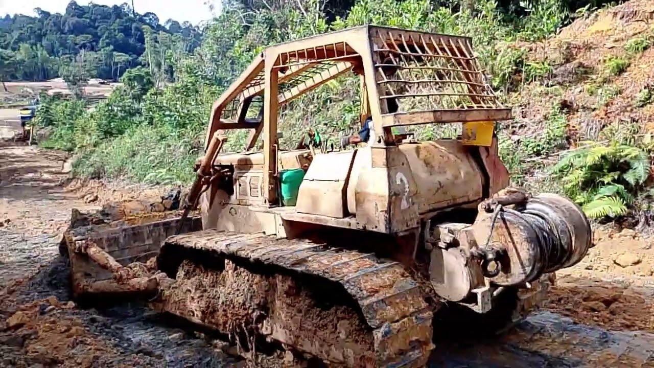 TRAKTOR BULLDOZER KOMATSU D60EM TRAKTOR BULLDOZER NOMBOR 2 BIKIN BUAT JALAN 