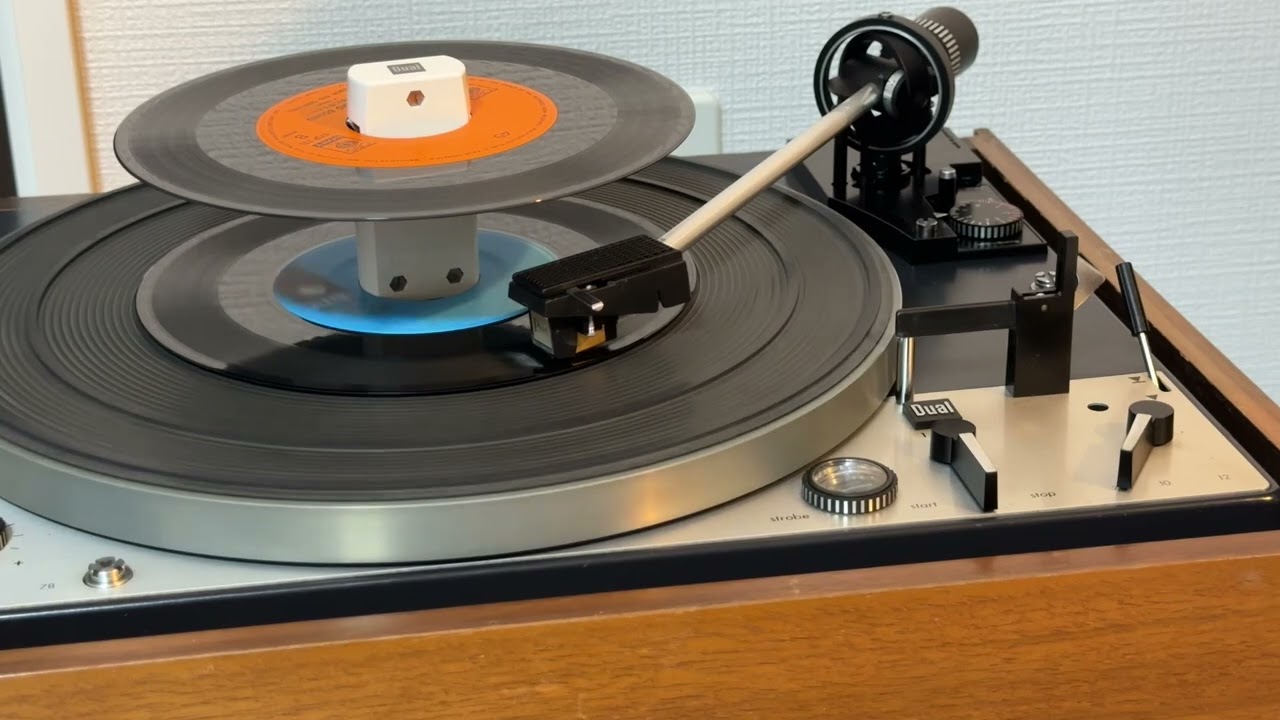 Dual 1229 オーバーホール依頼品の動作チェック/ 45回転レコードをかける