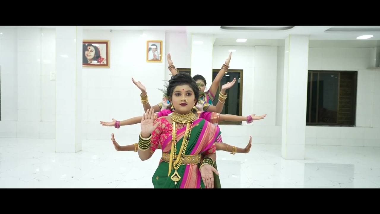 PHOOLANCHYA MALA CHARANI VAHU CHALA HO II फूलांच्या माळा चरणी वाहू चला हो II #divinemelodies