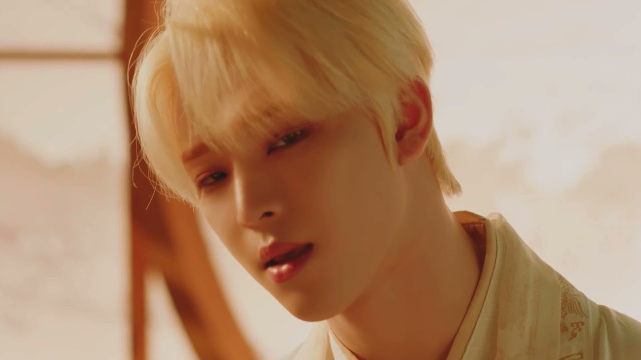 [Reversed] ONEUS(원어스) 'LUNA (월하미인 (月下美人))'