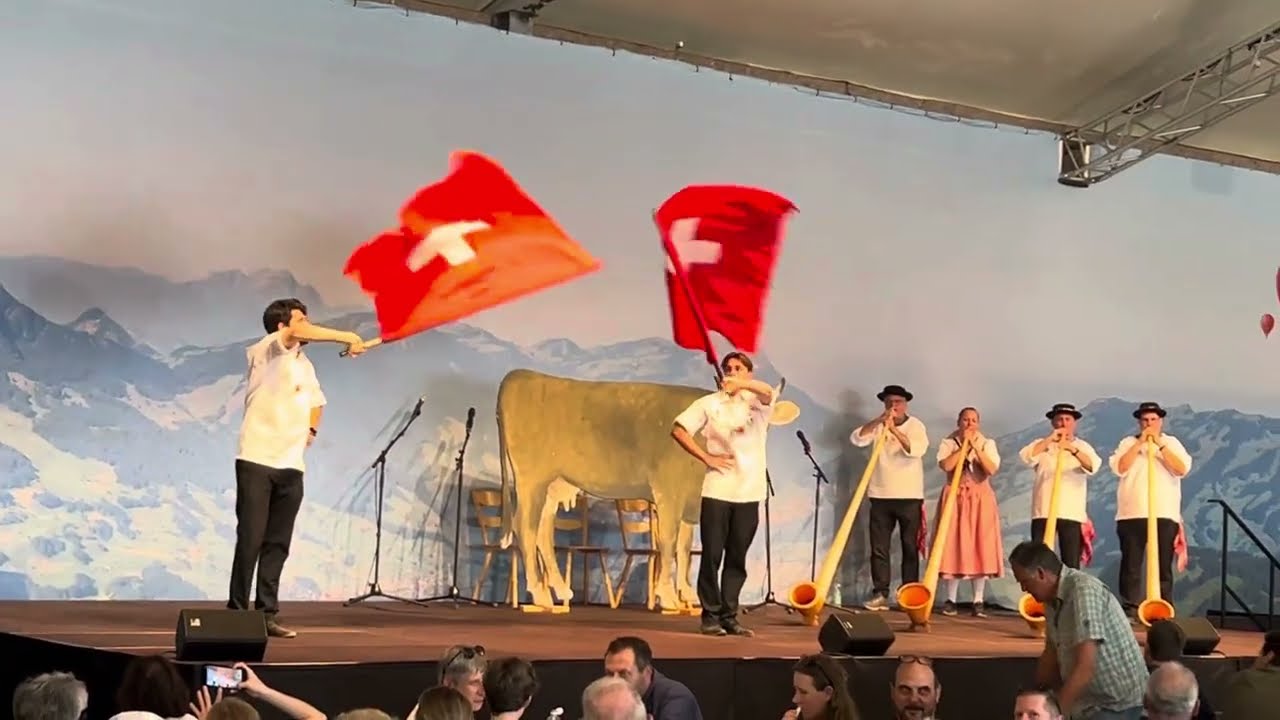 Alphornblasen und Fahnenschwingen – Schweizer Kultur hautnah