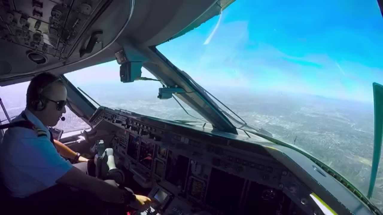 EMBRAER 145 COCKPIT VIEW APPROACH AND LANDING KLAX HD