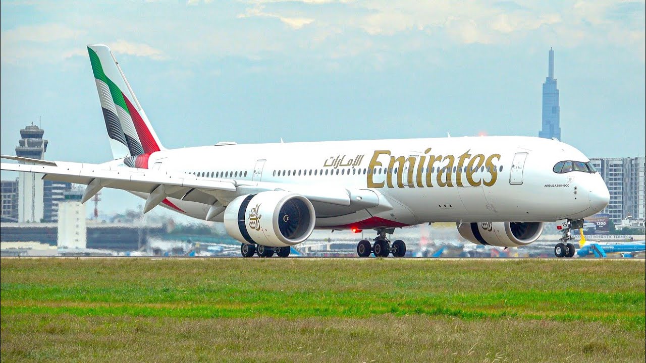 ✈️🇻🇳 20 MINUTES of CLOSE UP TAKEOFFS & LANDINGS | PLANE SPOTTING HO CHI MINH CITY [SGN]