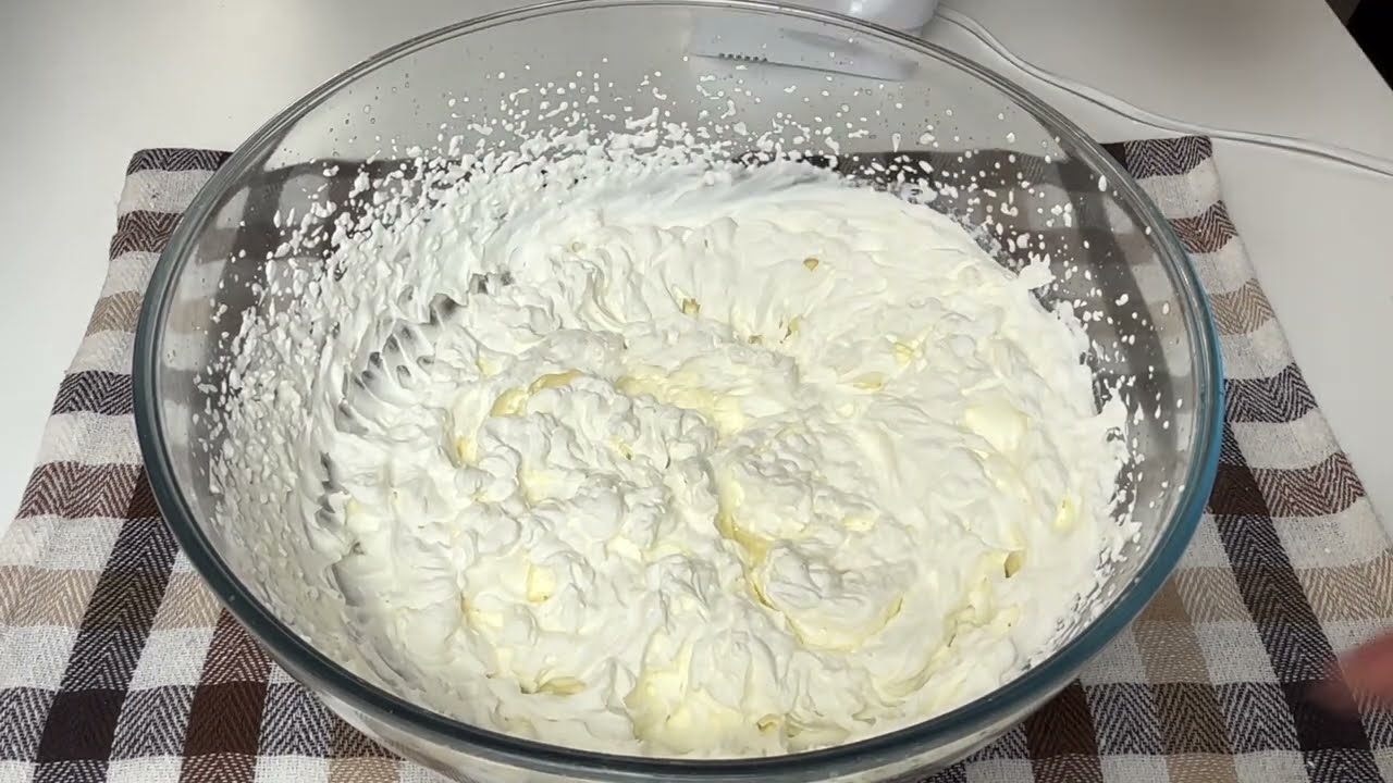 Best strawberry yogurt cream for cakes