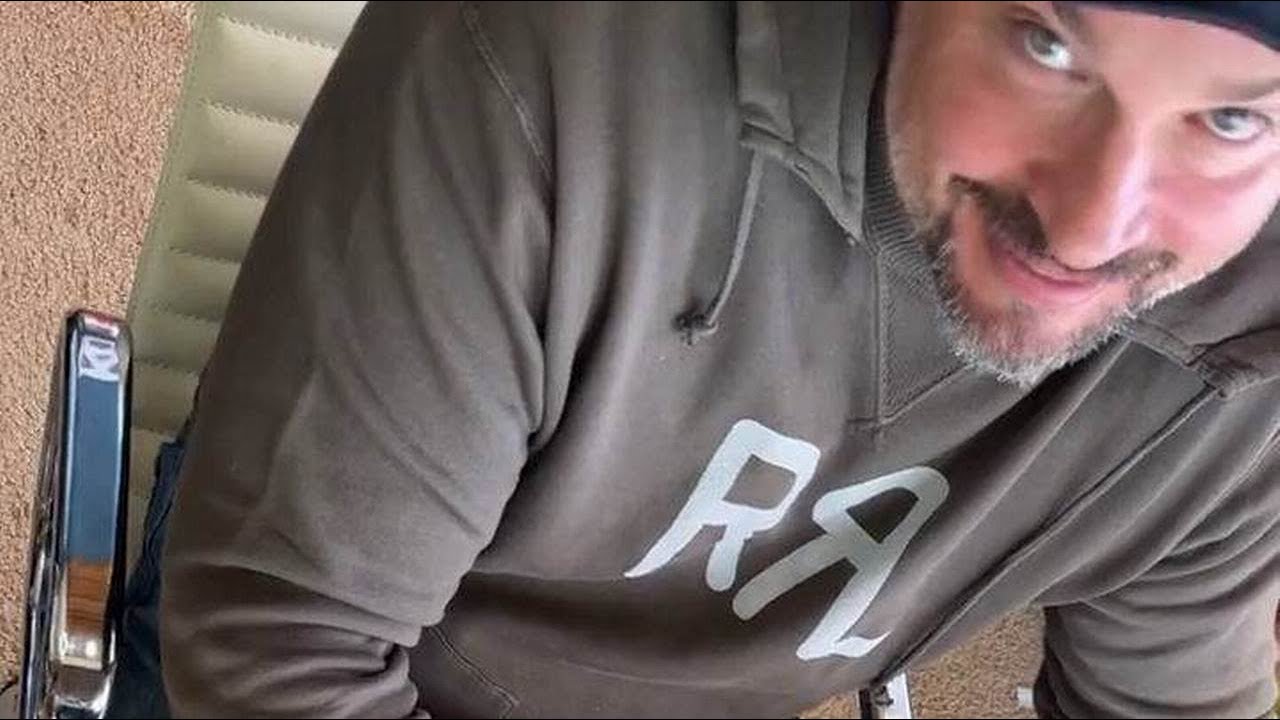 Tom Welling Instagram LIVE Signing Part One!