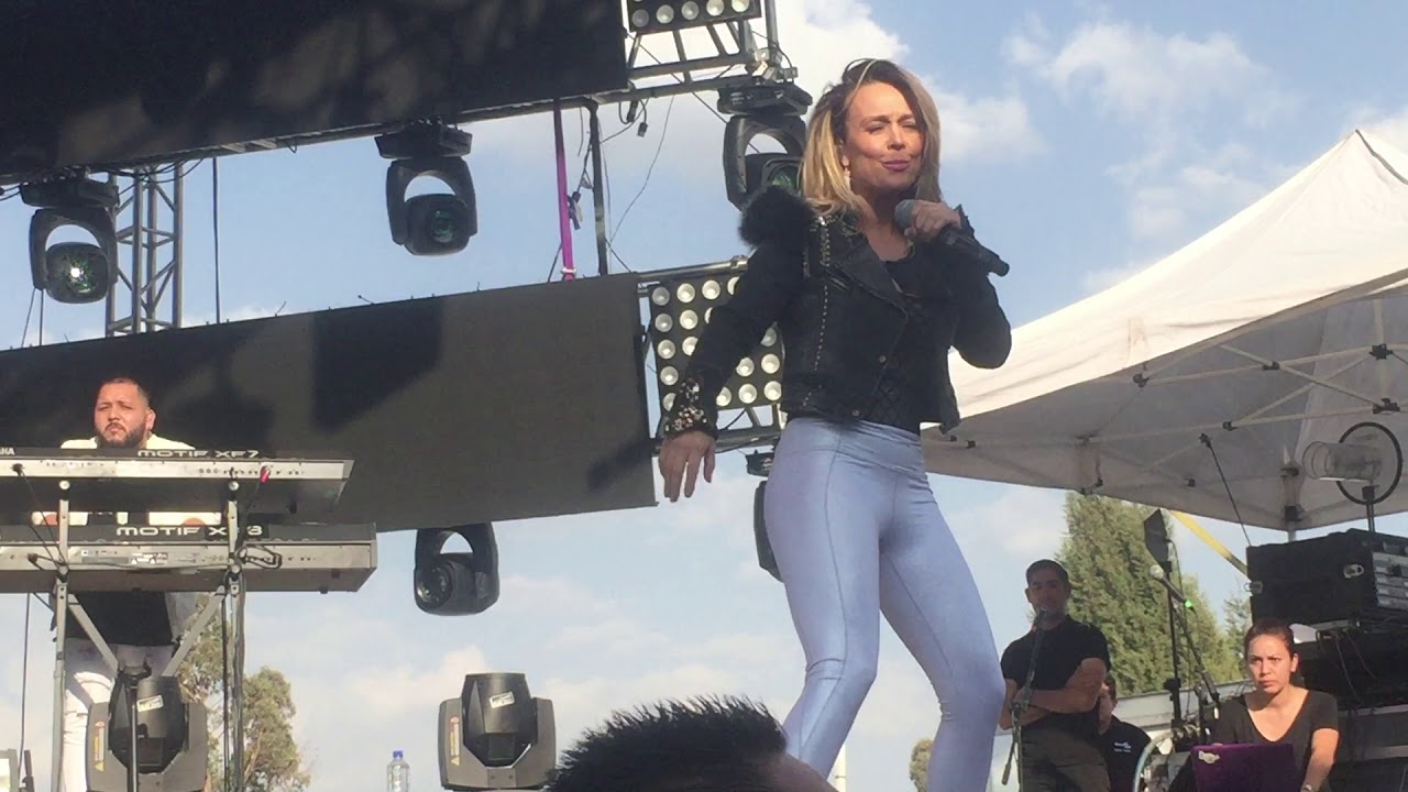 Fey La fuerza del destino - Me enamoro de ti, Tour 9.0, Apizaco, 2 Marzo 2018 parte 3