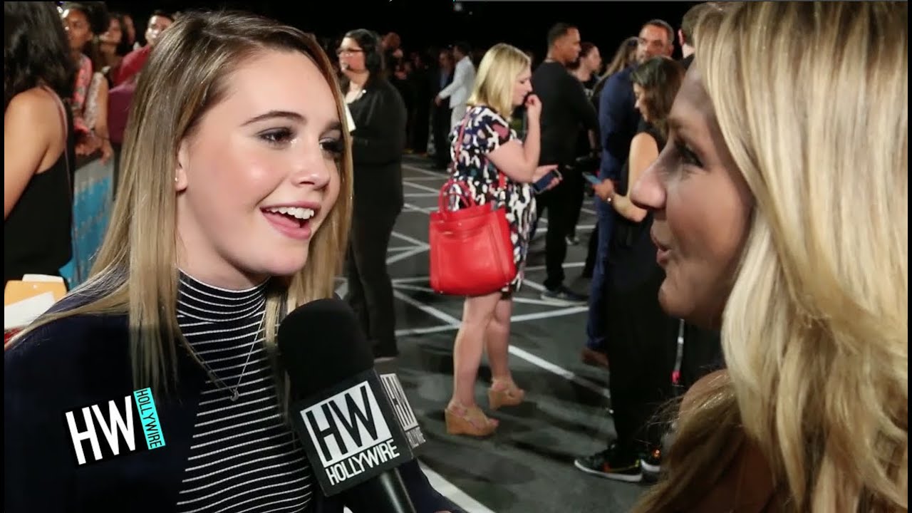 Bea Miller Gushes Over Boyfriend Jacob Whitesides & Miley Cyrus! (VMAs 2015) | Hollywire