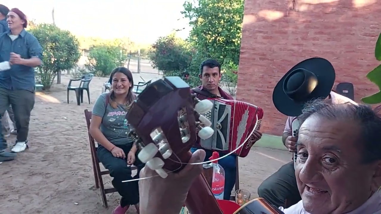 bailando valseado en el cumple de facu juarez  al estilo de ariel quiroga y sus amigos