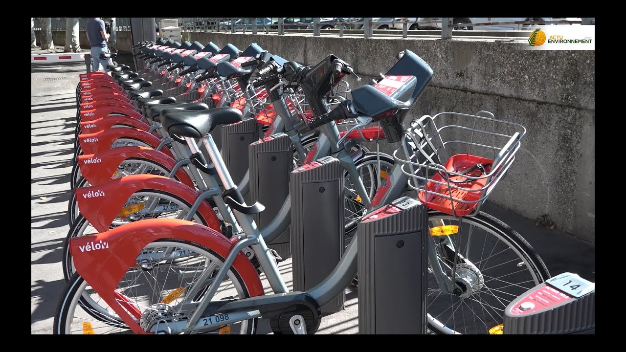 A Lyon, Vélo'v se renouvelle avec prudence