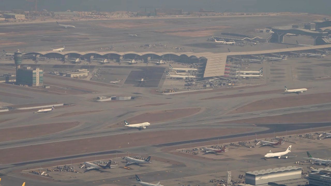 Hong Kong Airport with ATC 1 Hour