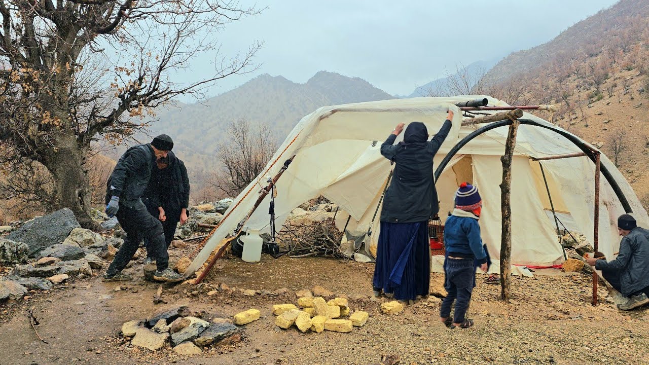 ⭐ Survival of a nomadic family in the cold mountains of Iran 🏔️| A cloudy, icy day ❄️