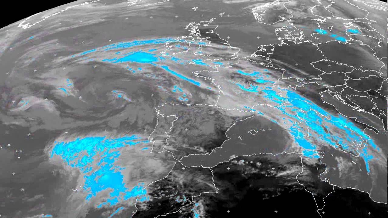 Europe percipation/clouds timelapse 21-04-2016