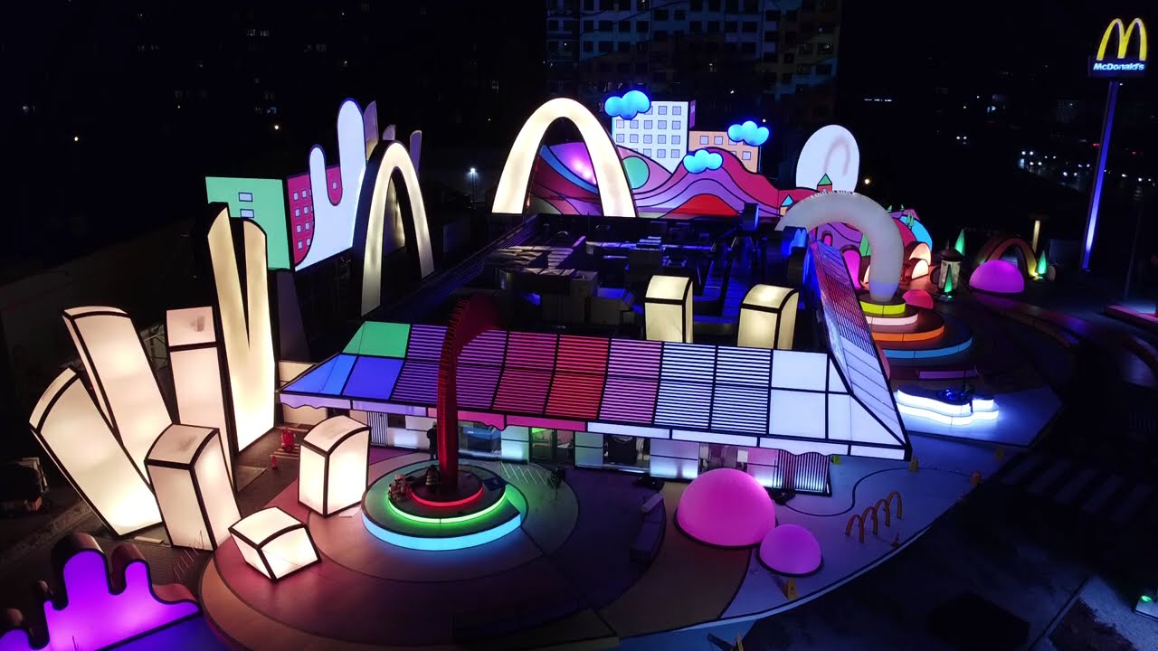 McDonald's na Bardzkiej - instalacja reklamowa 2024, Wrocław