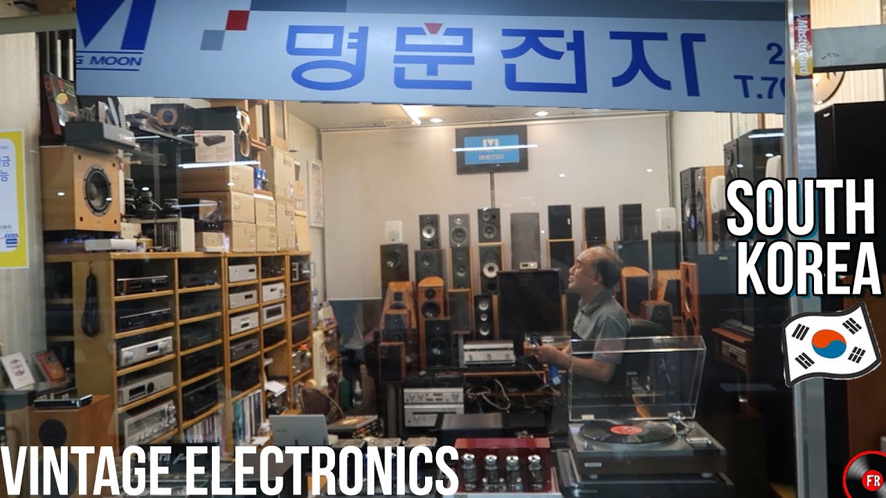 Vintage Electronics Market In Seoul, South Korea: Looking Around