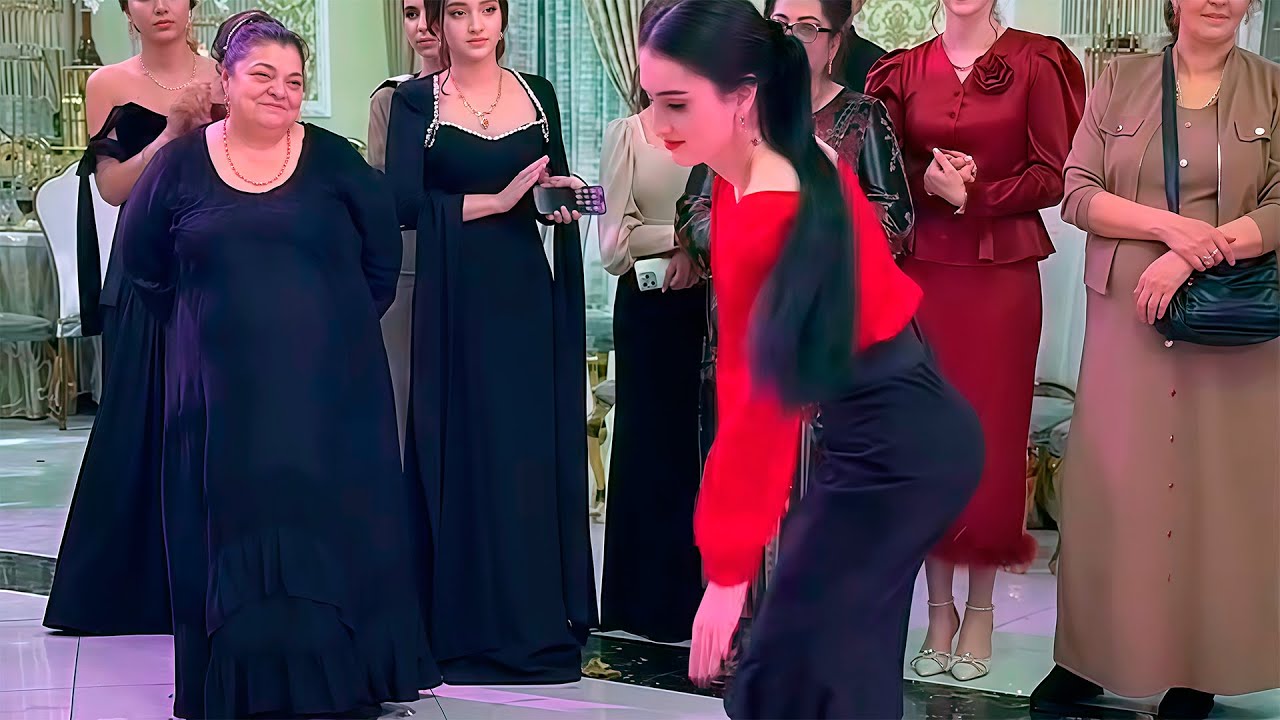 Осторожно её движения околдовывают...