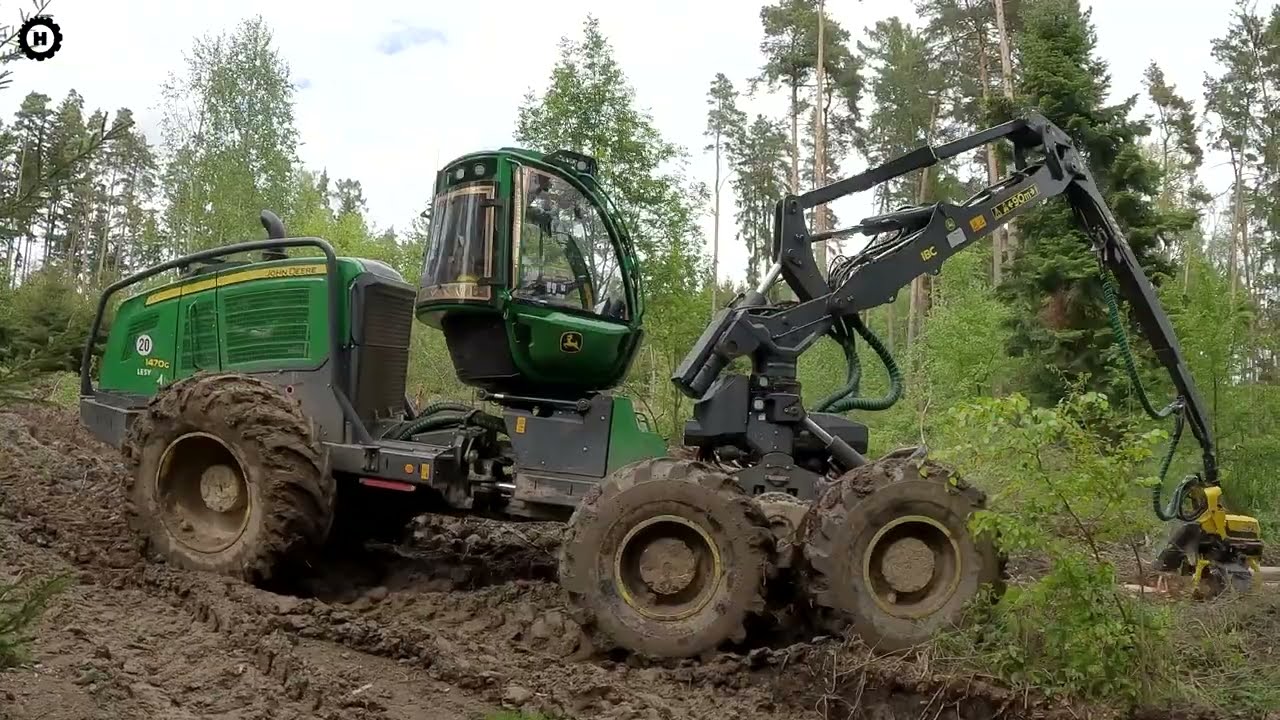 Новые машины John Deere — 1470G и 1510G собирают мертвые деревья