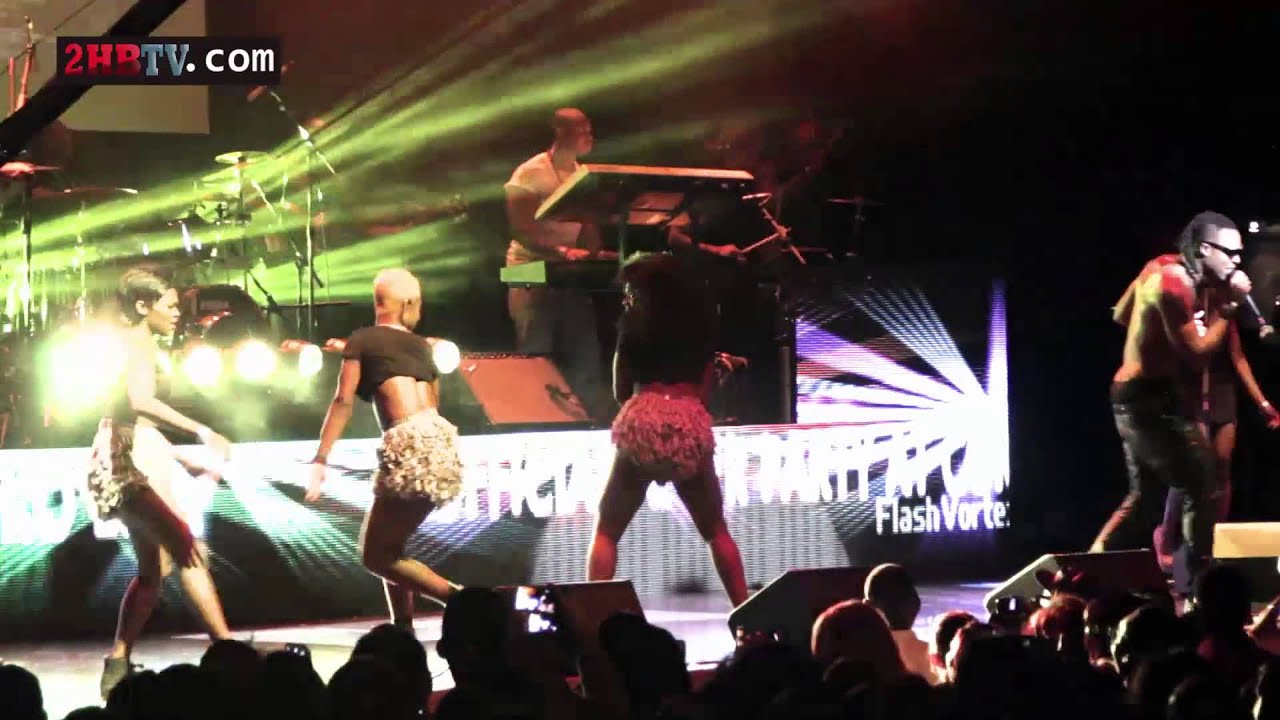 Flavour Nwa Baby (Ashawo Remix ) Live in London