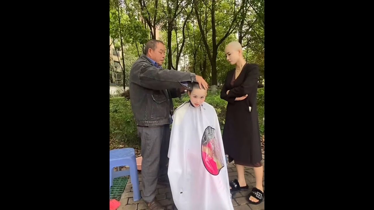 Twin sisters shave their heads in the park Part02