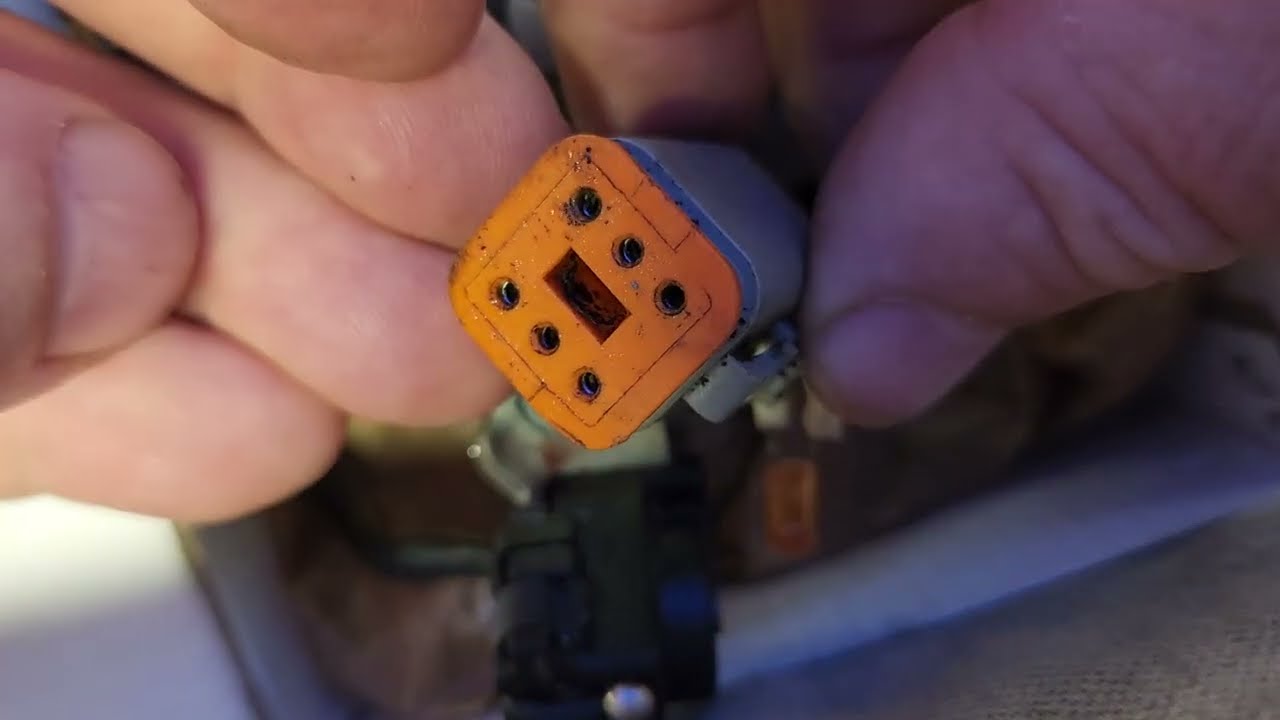 Checking the hall sensor on a Jetsky GTX 2000 engine 947/951