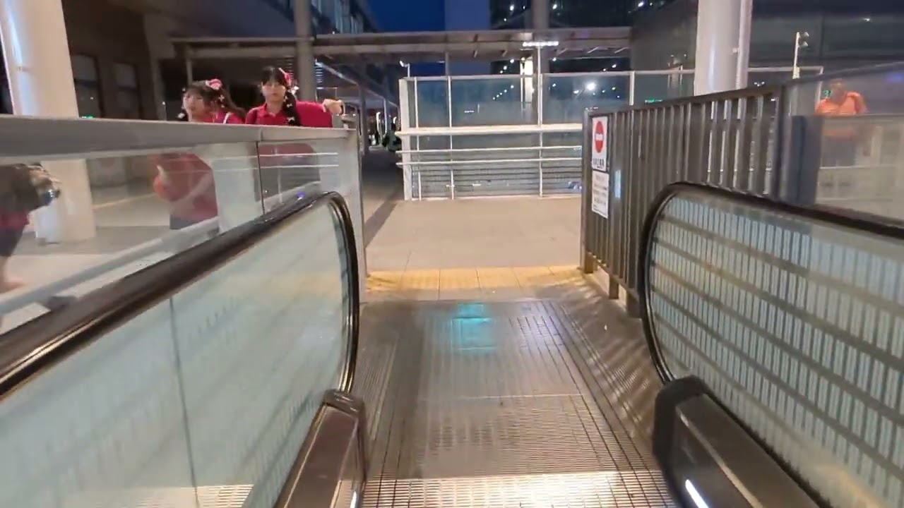 新潟駅　エスカレーター