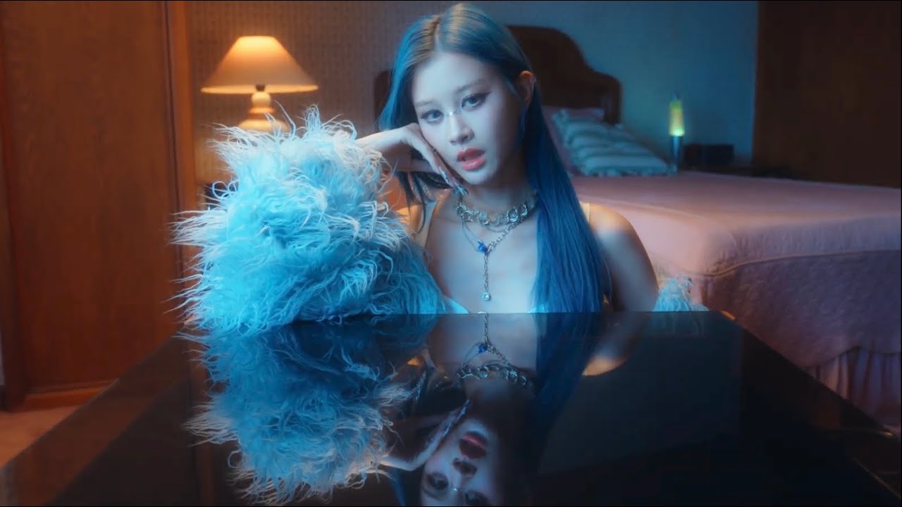 Fyeqoodgurl - Perfume (feat. oceanfromtheblue)【Visualizer Video】