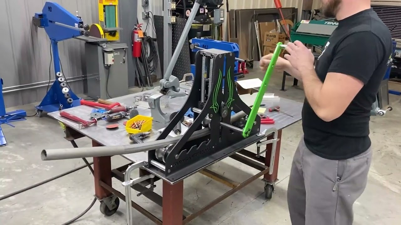 Swag Off Road Hulk Manual Roll Bender In Use - Trick-Tools.com