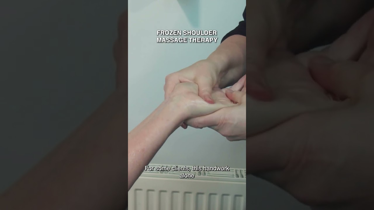 Зачем делать массаж рук и кистей при замороженном плече?