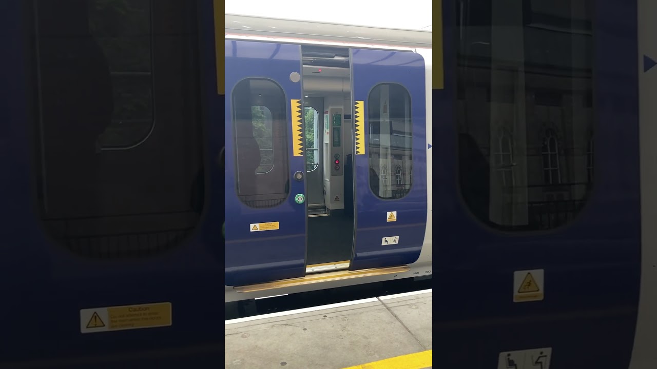 Northern Class 331 doors closing 