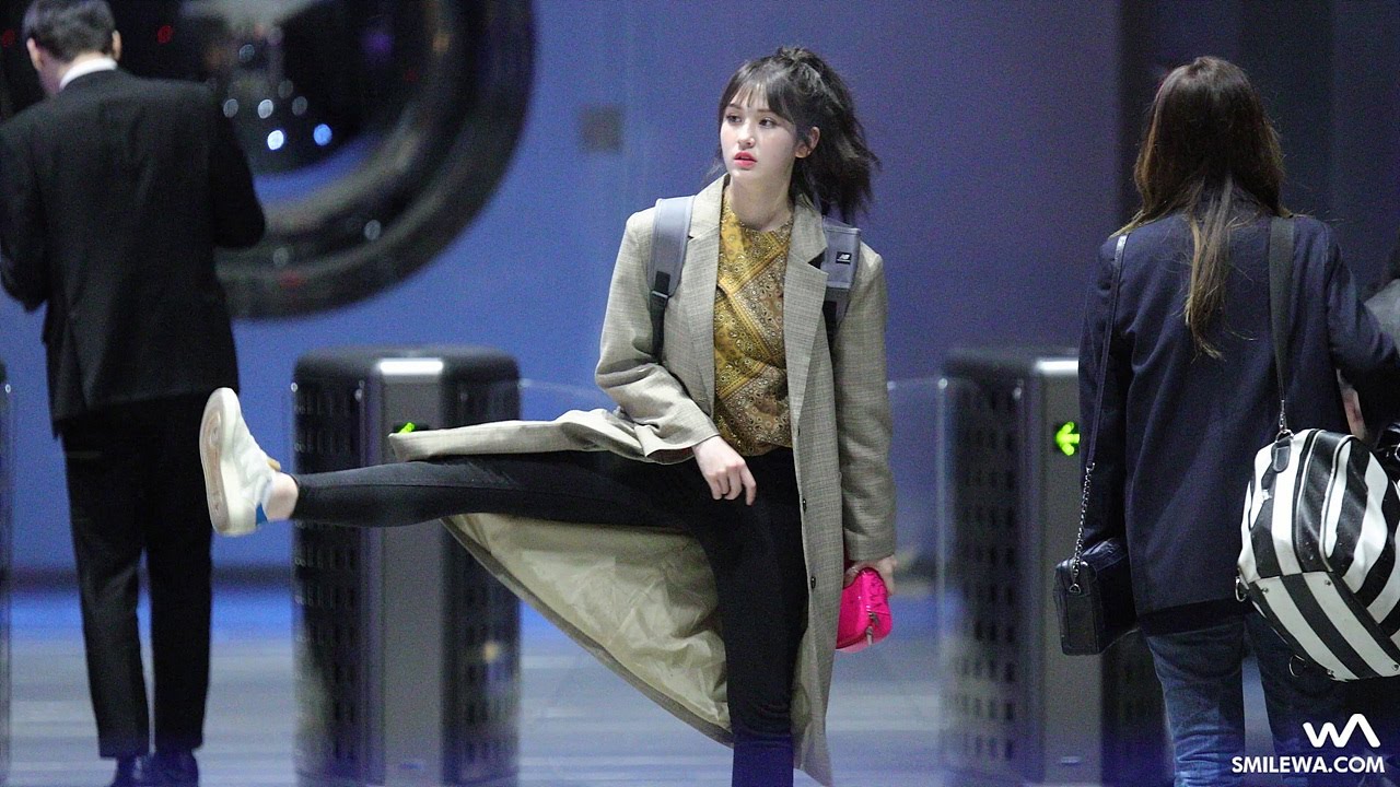 170314 소미 (Somi) 더쇼 MC 퇴근길 직캠 / 4K Fancam by -wA-