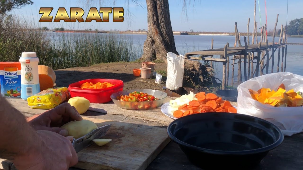 COCINANDO Y PESCANDO EN LA ISLA...