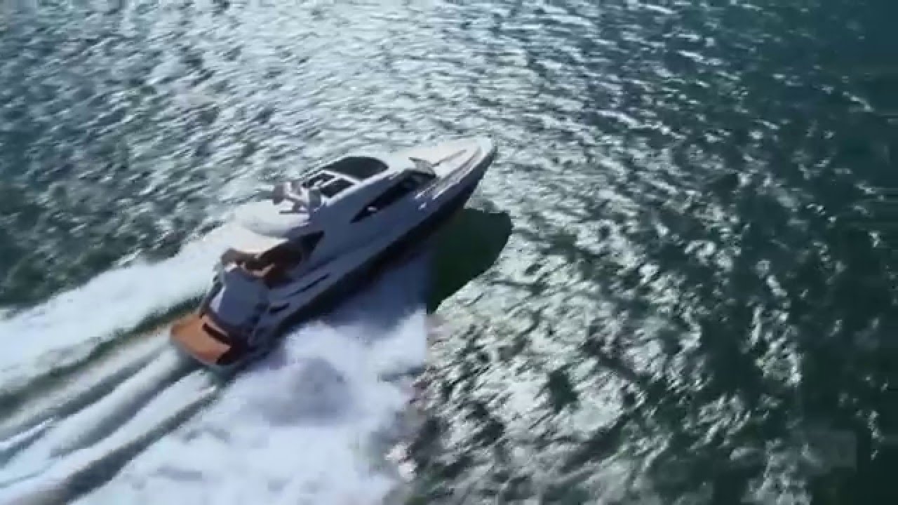 Riviera 6000 Sport Yacht