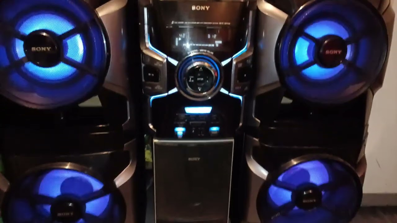 Sony GPX8 tocando electrónica con BASS BAZUCA