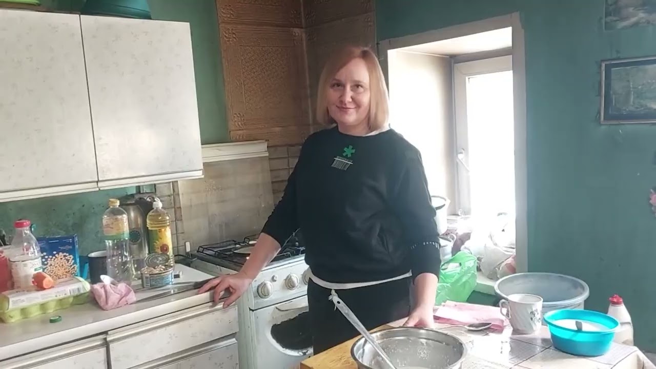 Дед Матвей расстроен, опять ЧП. Готовим каравайцы.
