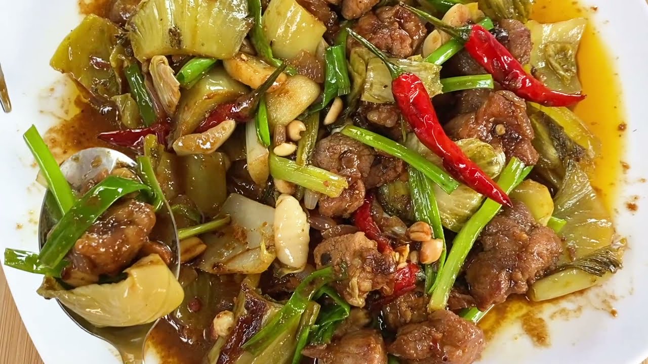 Stir-fried pork with pickle cabbage recipeសាច់ជ្រូកស្ពៃជ្រក់