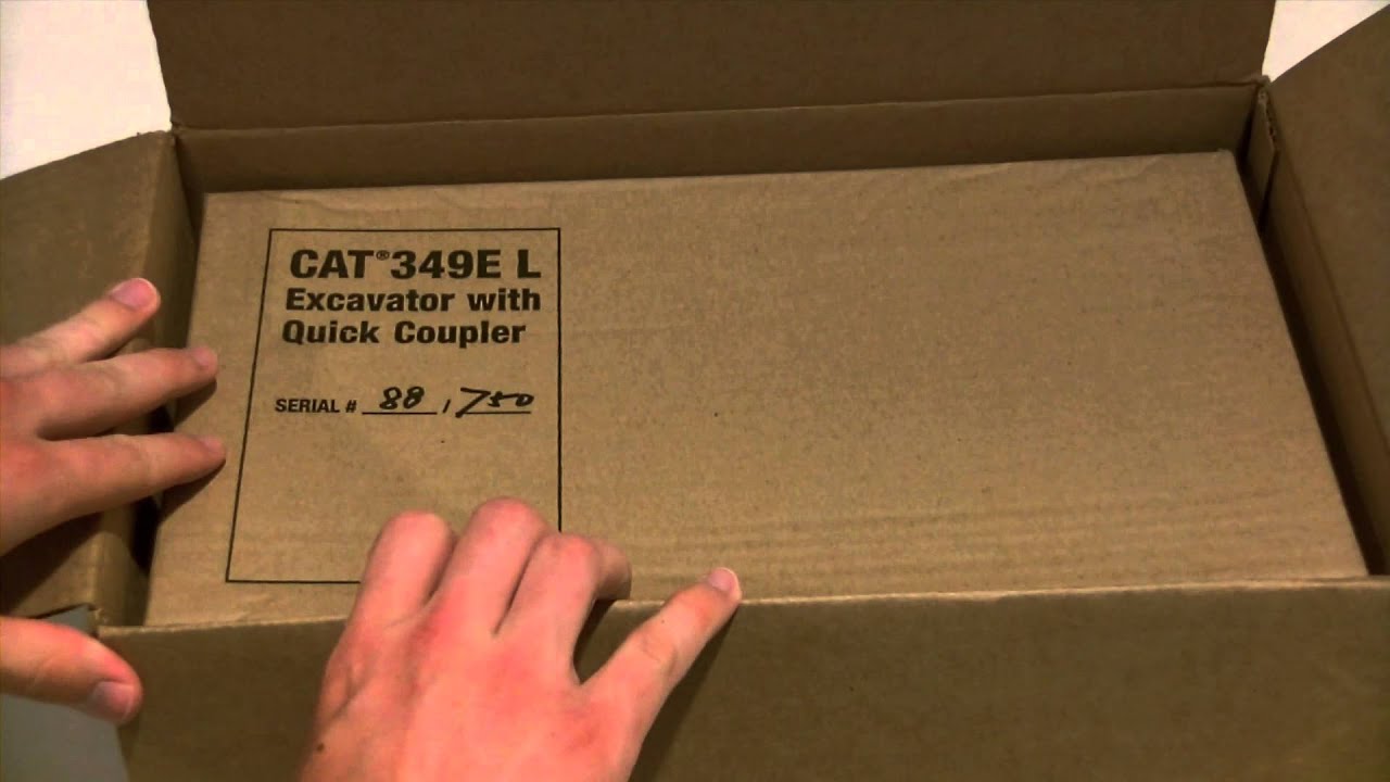 CCM Cat 349E L Excavator Unboxing