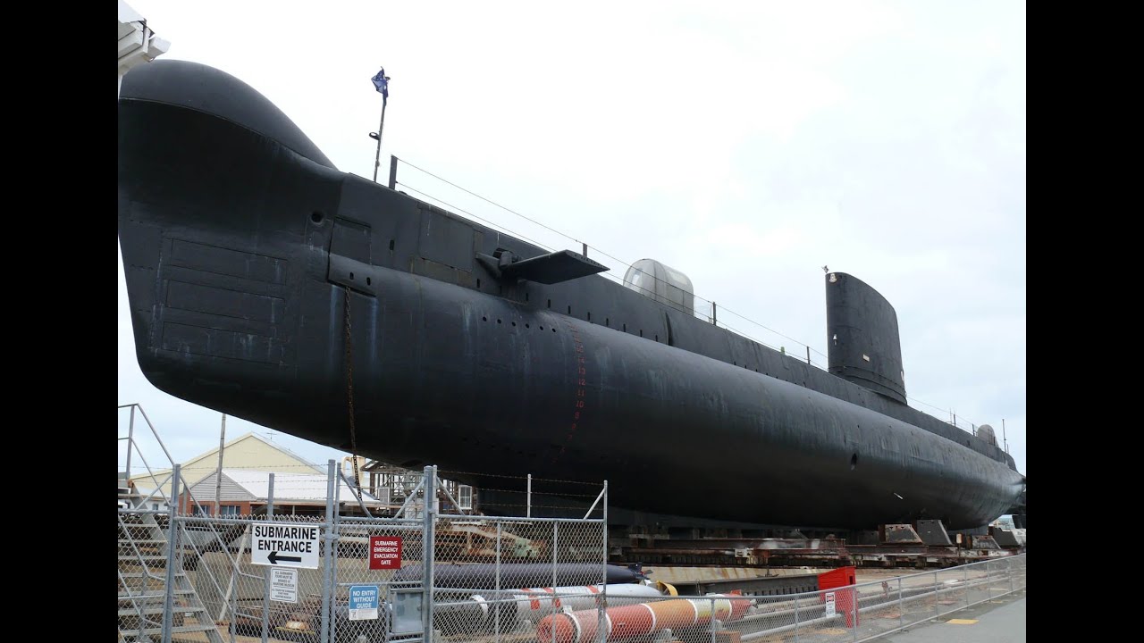 Submarine Tour - HMAS Ovens