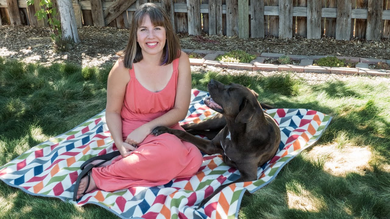 How to Sew a Covertible Picnic Blanket Tote