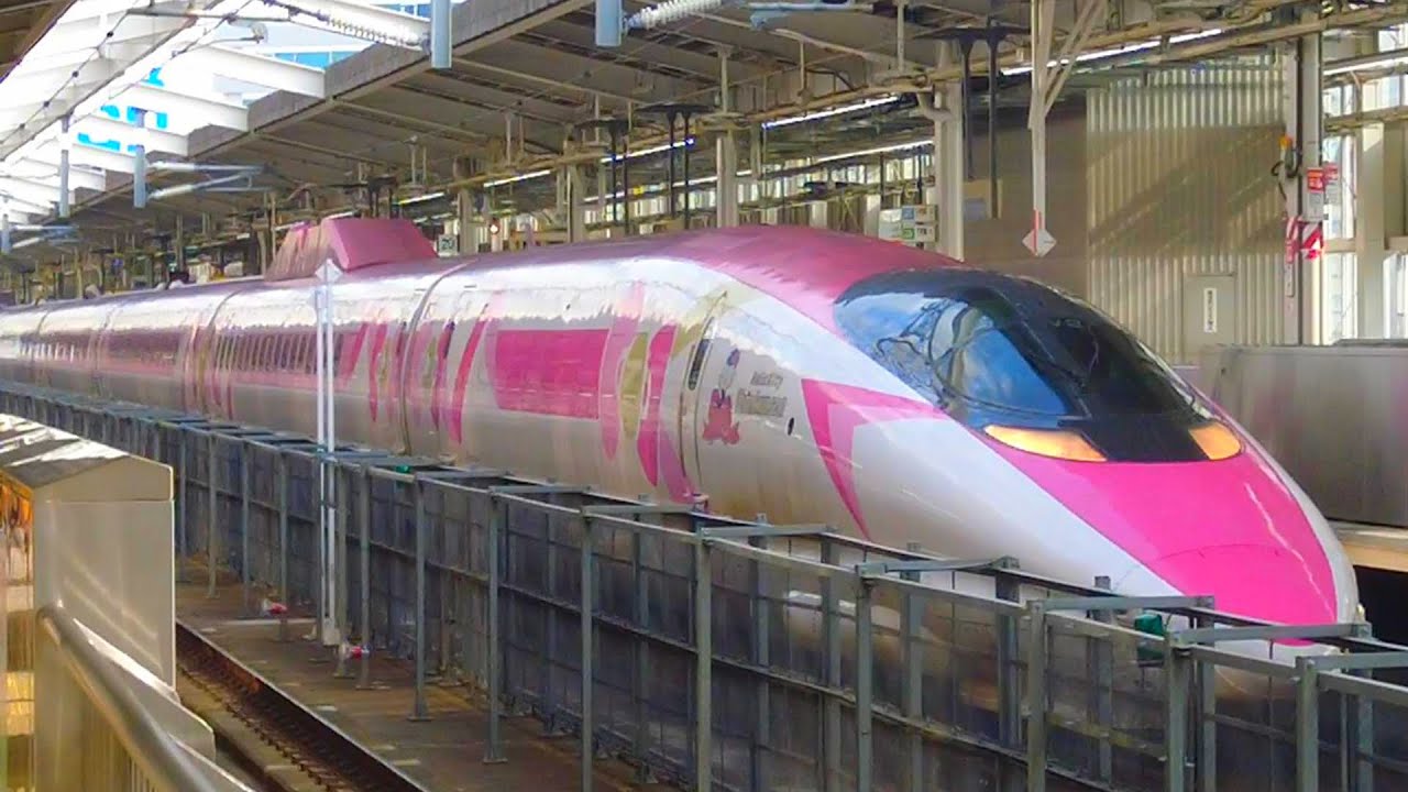新大阪から発車するハローキティ新幹線（こだま849号博多行き）