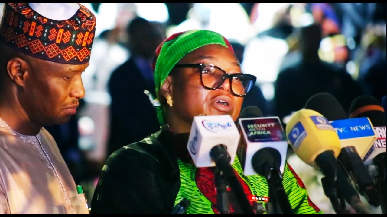 Taoreed Lagbaja’s Wife Breaks Down In Tears -Watch The Service of Songs For Late Chief of Army Staff