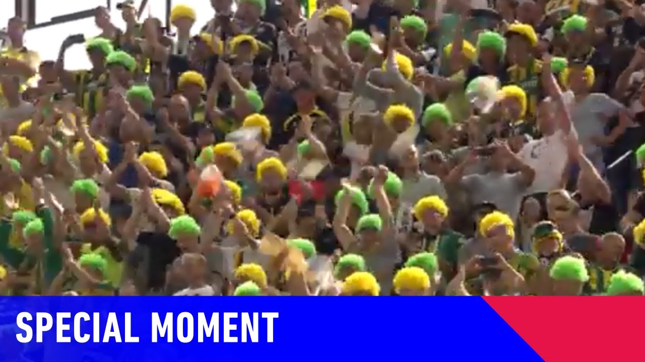 Knuffelregen in de Kuip | SPECIAL MOMENT