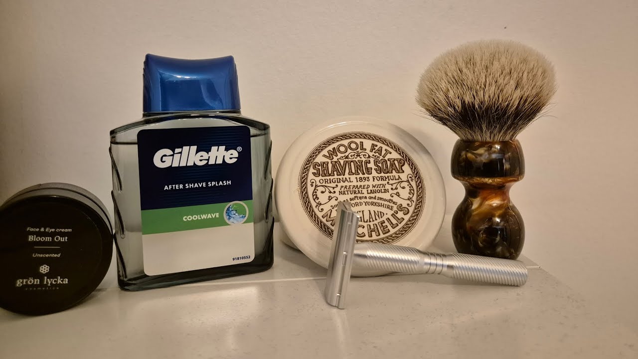 Wet shaving: Yaqi Ghost aluminium razor and Mitchells wool fat shaving soap